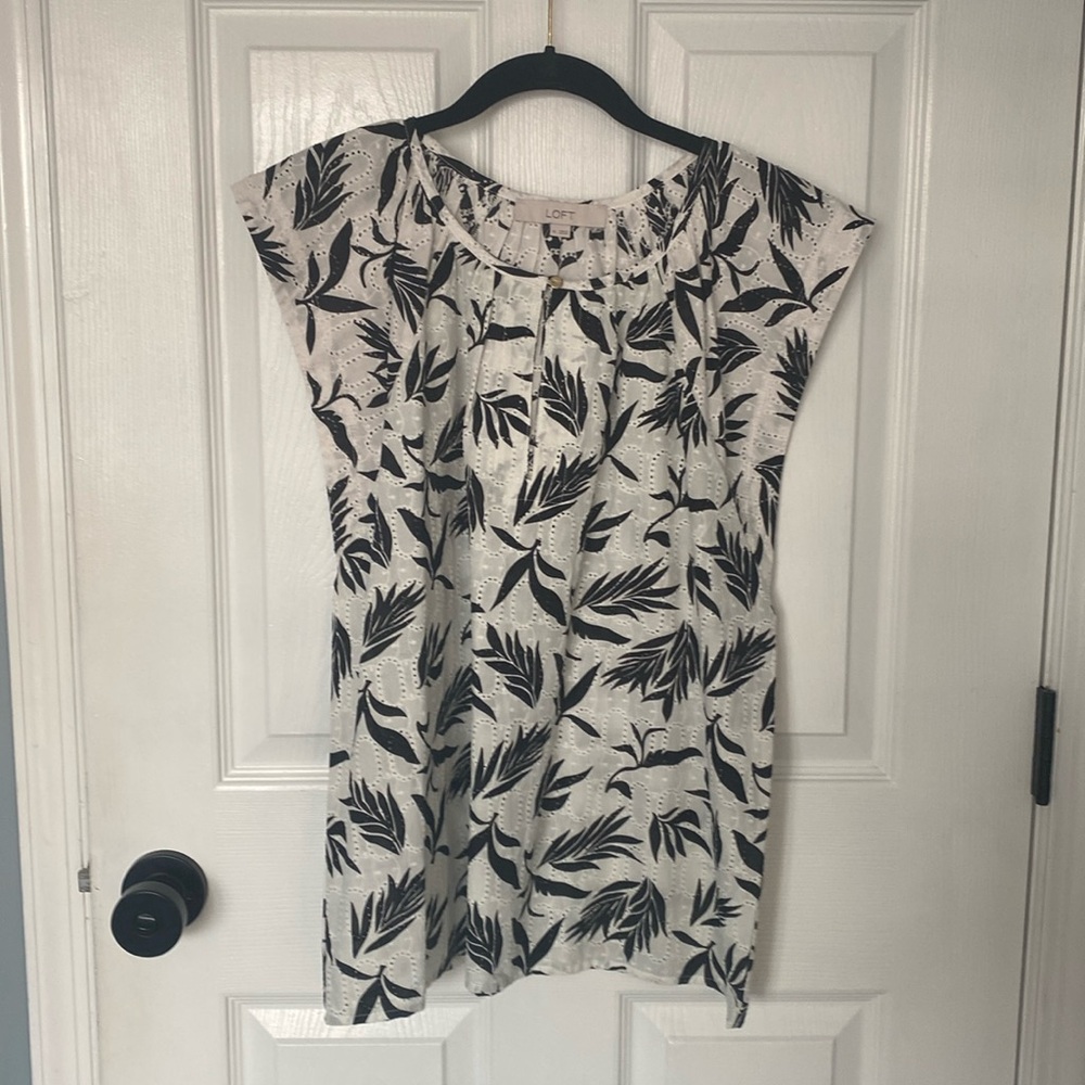 ⭐️4/$20⭐️ LOFT cap sleeve blouse